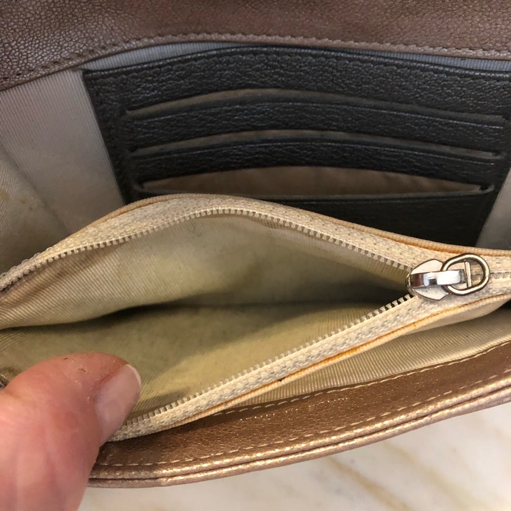 CHANEL rose gold quilted wallet - Picture 5 of 5